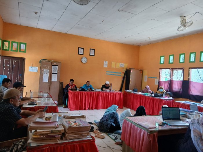 MIN 4 Bungo Siapkan Ujian Semester Awal Lewat Rapat