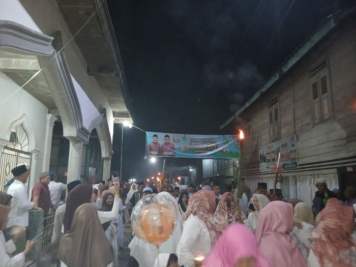 Pawai Obor Takbir Keliling Meriahkan Idulfitri di Tanah Periuk